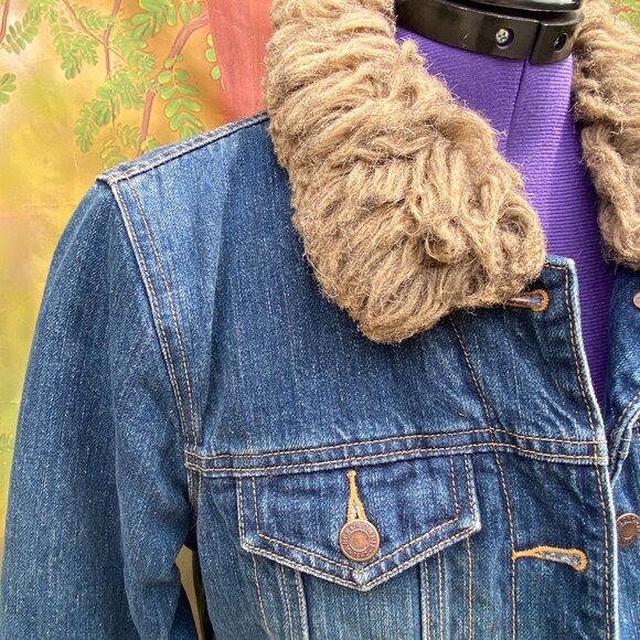 Large Abercrombie and Fitch faux fur lined Jean Jacket - Picture 2 of 3